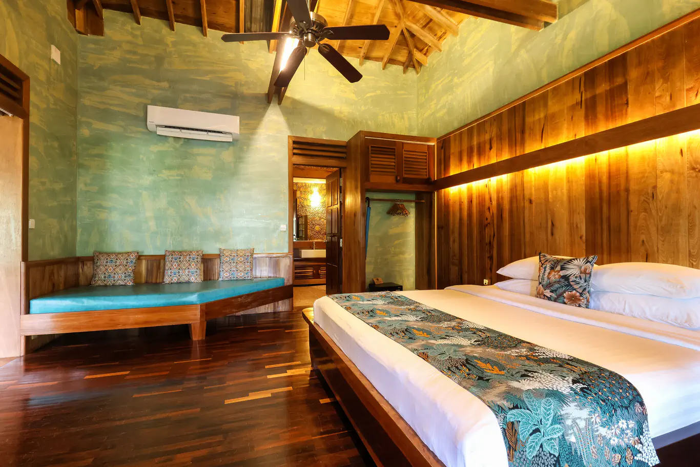 Private Pool Villa with Pool Table 3