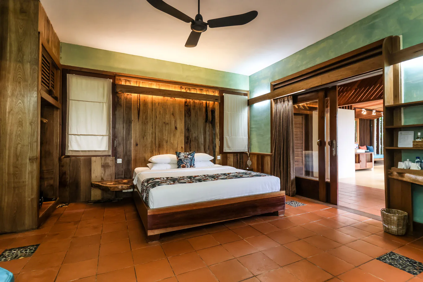 Private Pool Villa with Pool Table 4