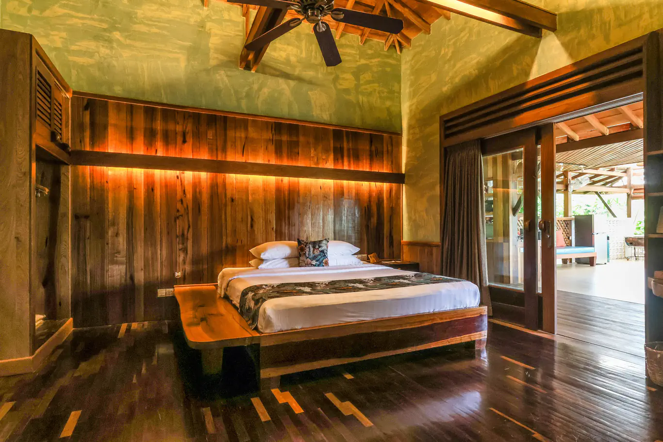 Private Pool Villa with Pool Table 4