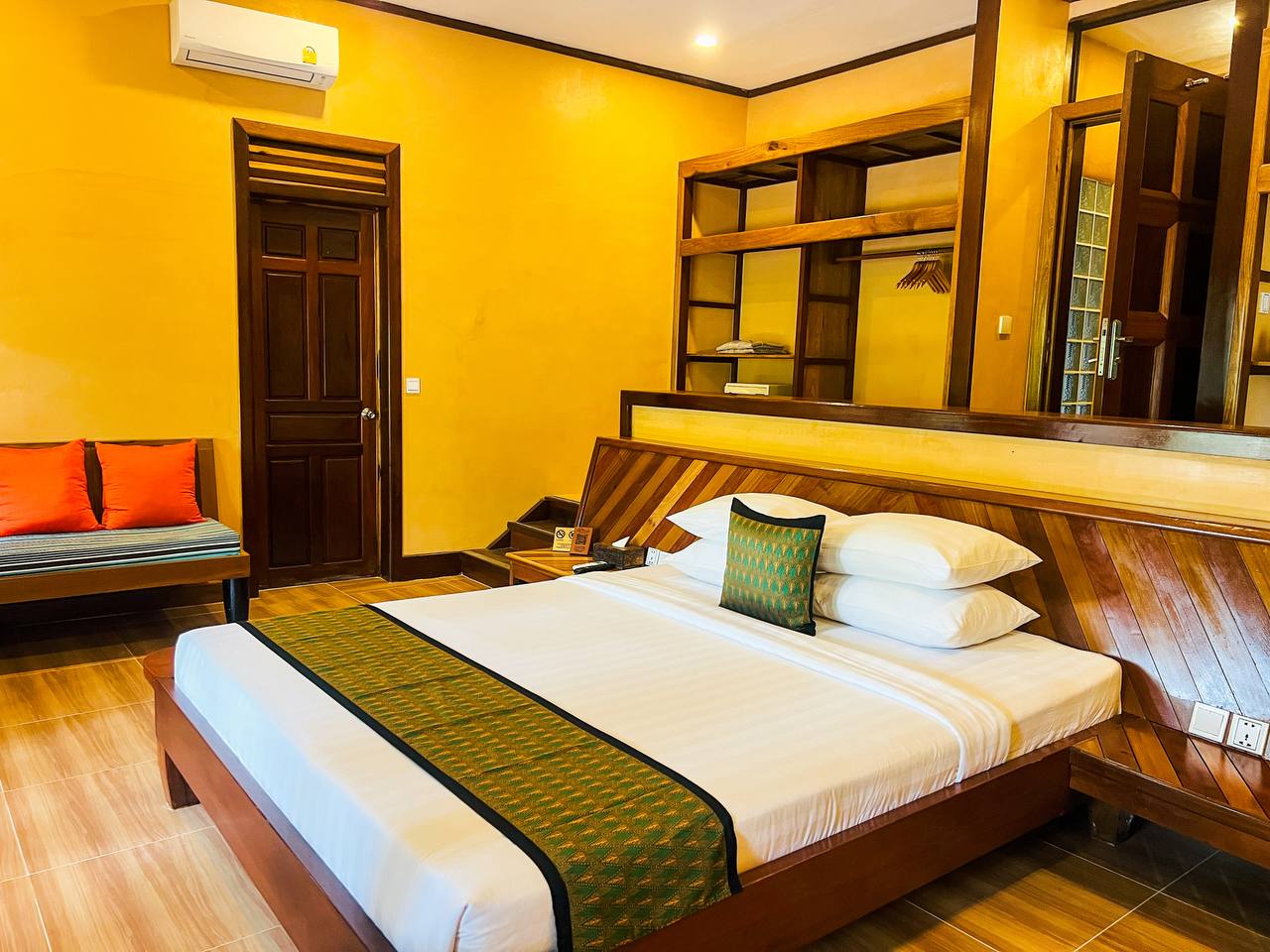 Jacuzzi Villa Bed & Breakfast 19