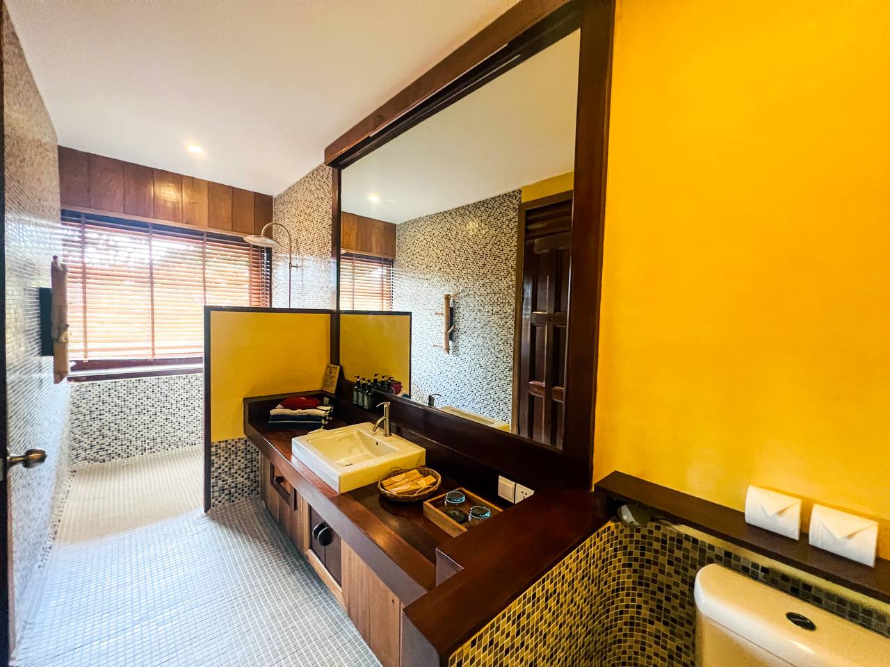 Jacuzzi Villa Bed & Breakfast 5