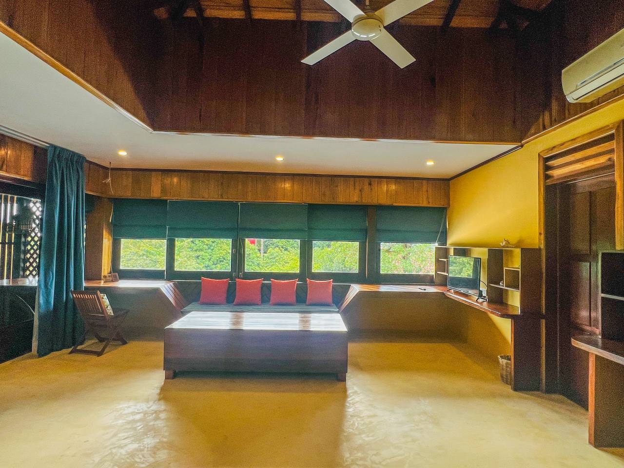 Jacuzzi Villa Bed & Breakfast 6